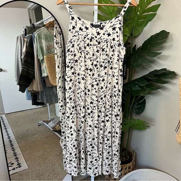 🖤 Tribal Femme Black & White Floral Maxi Dress Sz M | Tiered Sleeveless Sundress - Picture 1 of 11